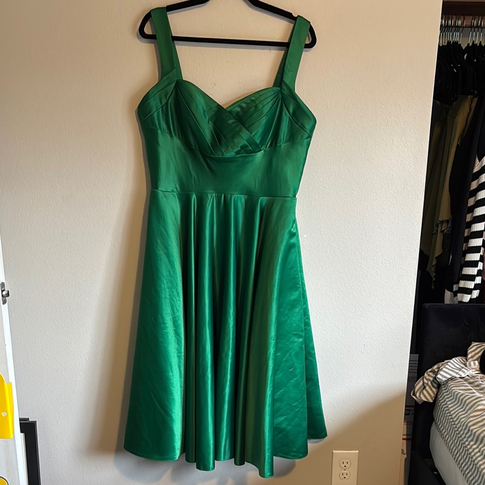 Unique Vintage Green Vintage-Inspired Sweetheart Midi Dress